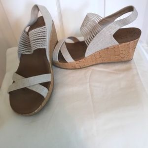 Skechers - Beverlee Wedge Sandal - size 7